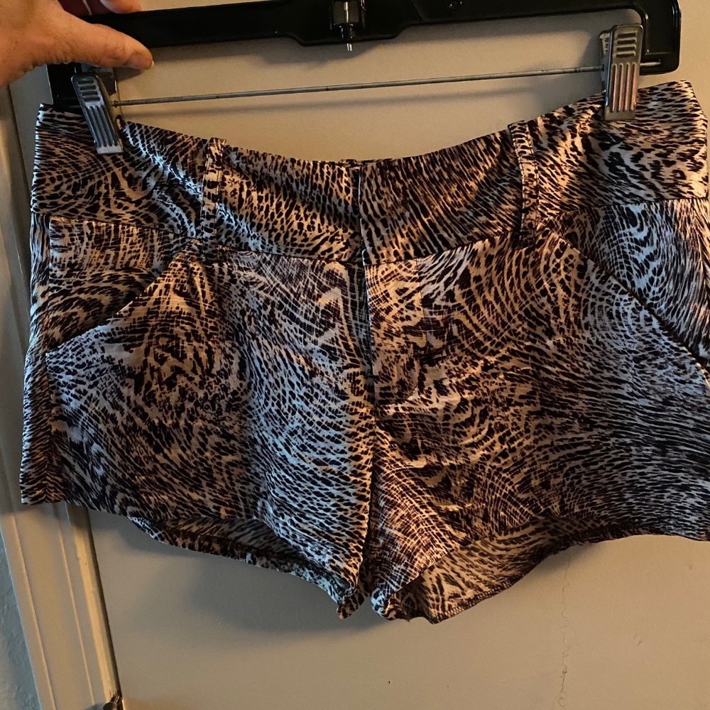 COPY - ALICE AND OLIVIA SILK SHORTS SIZE 4
